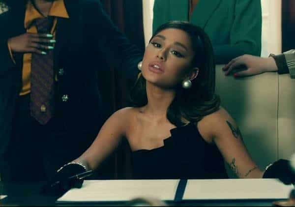 מסתבר שלא צריך לבחור נשיא כי אריאנה גרנדה כבר ניצחה בקליפ החדש שלה