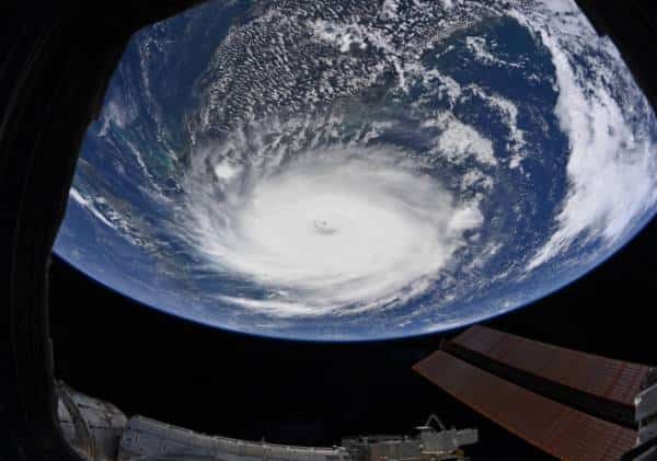 "הסכנה לא חלפה": סופת ההוריקן דוריאן נחלשה לקראת ההגעה לפלורידה