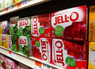 המהפכה הצבעונית של שר הבריאות: קרפט היינץ נכנעת ללחץ ומוותרת על צבעי מאכל מלאכותיים עד 2027