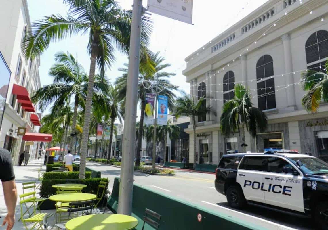 לא לוקחים סיכון: בטונדות ומכשולים נוספים הוצבו בבוורלי הילס לקראת ההכרעה במשפטו של דרק שובין