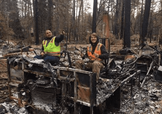 קליפורניה: העובדים היו אמורים לנקות את מוקד שריפת קאמפ, במקום זה הם העדיפו להשתטות