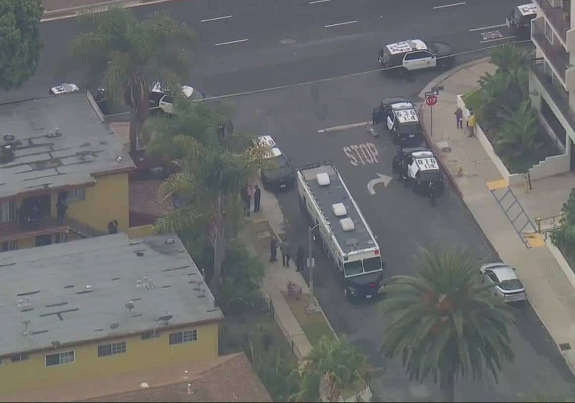 תקרית קטלנית בלוס אנג'לס: גבר פרץ לבית ואיים על הדיירת הקשישה