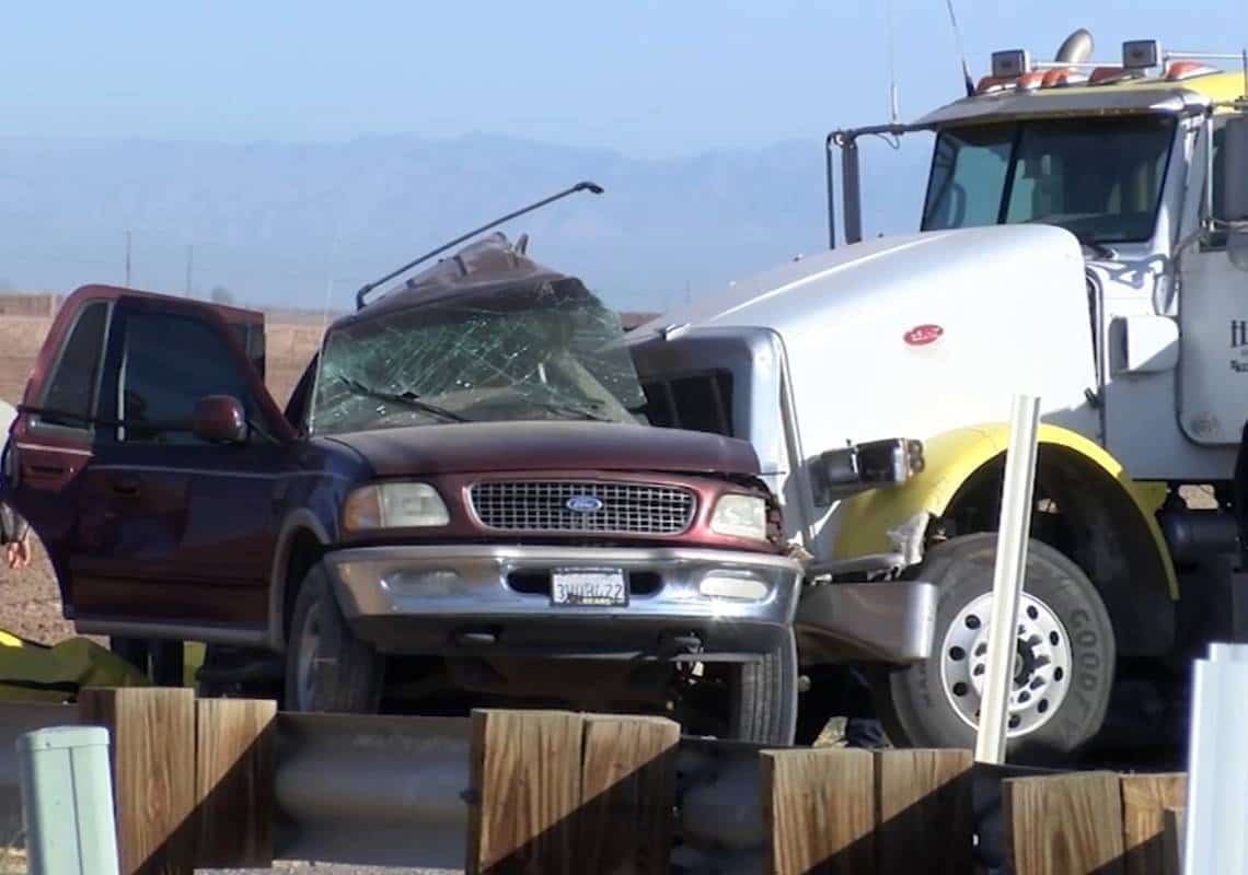 13 הרוגים, 12 פצועים בתאונה בין משאית ל-SUV בדרום קליפורניה