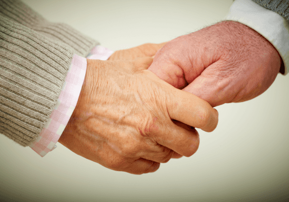 מעמד כלכלי חדש: עובדים מבוגרים המטפלים במבוגרים מהם ומרווחים כמעט מינימום