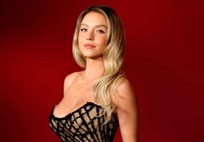 סידני סוויני מסרבת להיות כלי ניגוח פוליטי בהוליווד: "אני לא בובת MAGA"