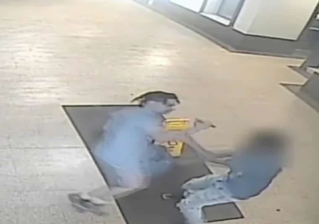 נער נדקר במהלך ניסיון שוד בבניין בניו יורק