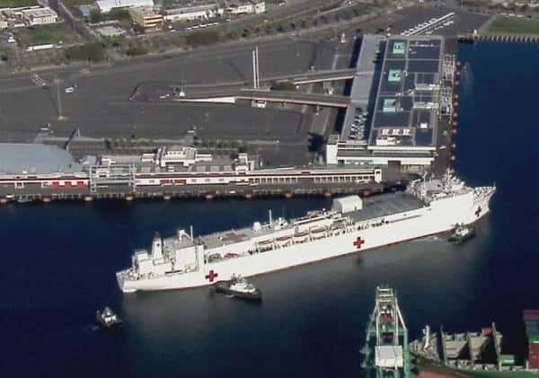 מעבדות, חדרי ניתוח ואלף מיטות אשפוז: אוניית בית חולים עגנה בלוס אנג'לס