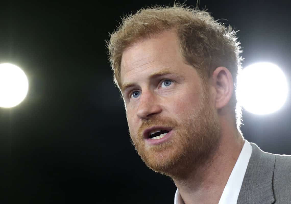 תאריך ההוצאה לאור של ספרו האוטוביוגרפי של הנסיך הארי פורסם והממלכה בכוננות גבוהה