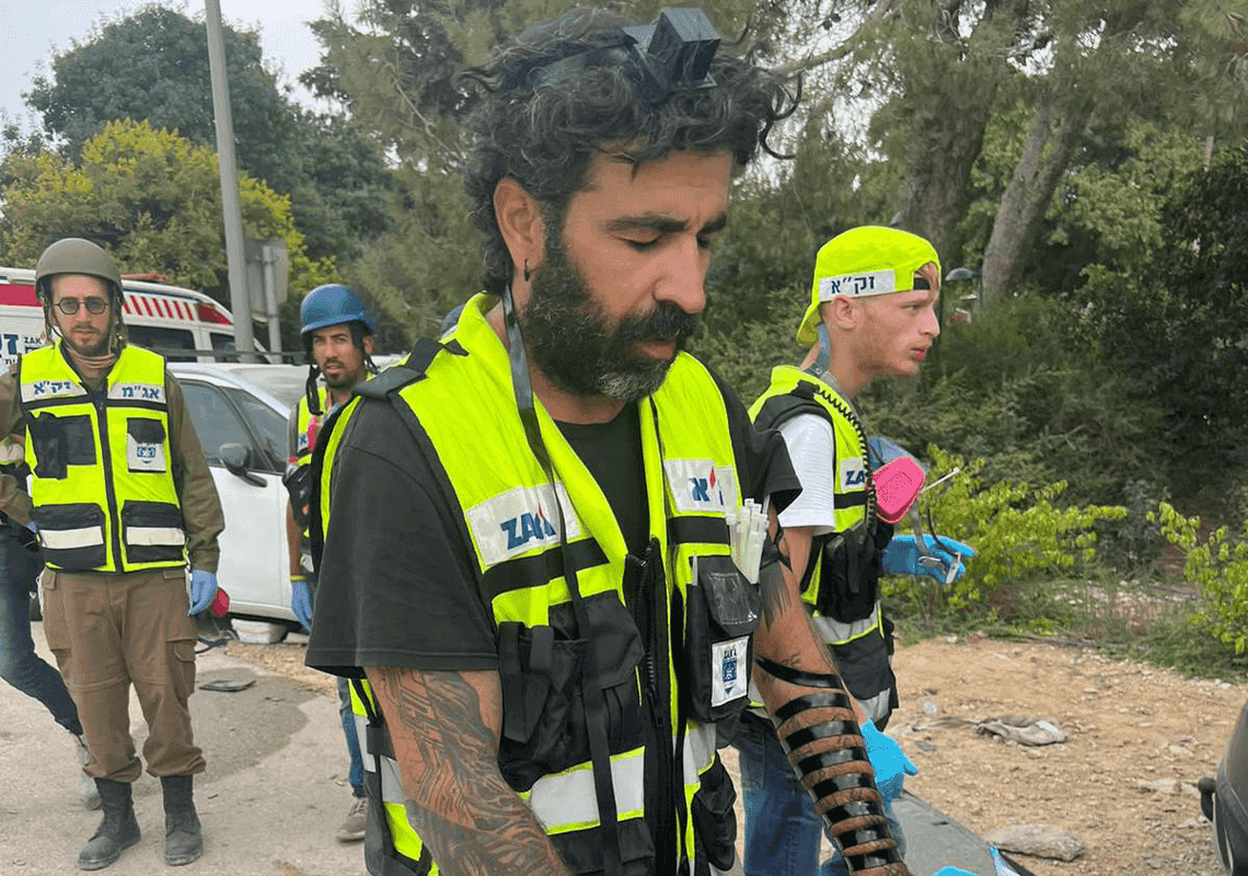 "הגעתי לביקור משפחתי בארץ ומצאתי עצמי מפנה גופות של יהודים בבארי"
