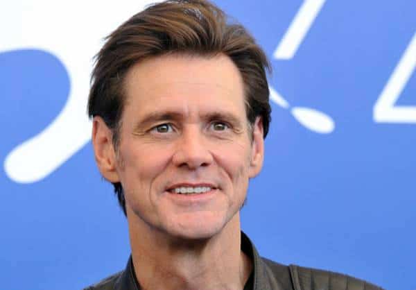 "אלה הם הטיפשים האמתיים": לפי ג'ים קארי ה-NFL וטראמפ הם Dumb and Dumber 