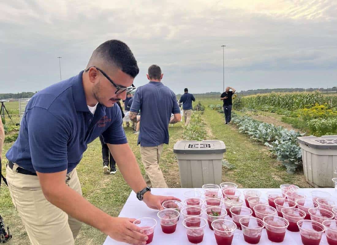 נכנסו לכלא בשביל ארוחת גורמה בת חמש מנות 