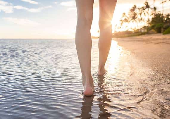 מדור פילאטיס בסלון: הליכה בחוף הים
