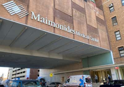 מאבק על עתיד הבית החולים היהודי של ניו יורק: בית המשפט עצר את המהלך להפיכתו לציבורי