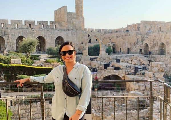 פניית הפרסה של דמי לובאטו: "מתנצלת על הביקור בישראל"