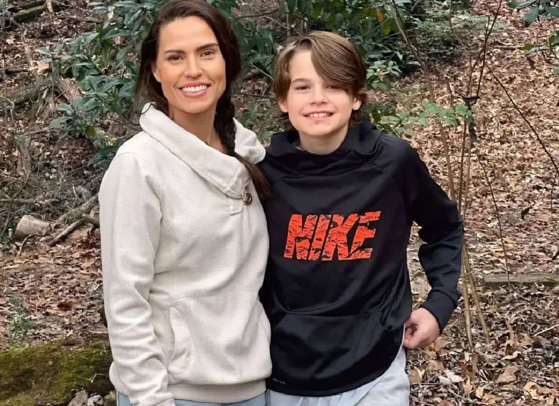 "זה לא פשע לתת לילד ללכת הביתה": אם מג'ורג'יה נעצרה ונאזקה מול ילדיה - ויוצאת למלחמה