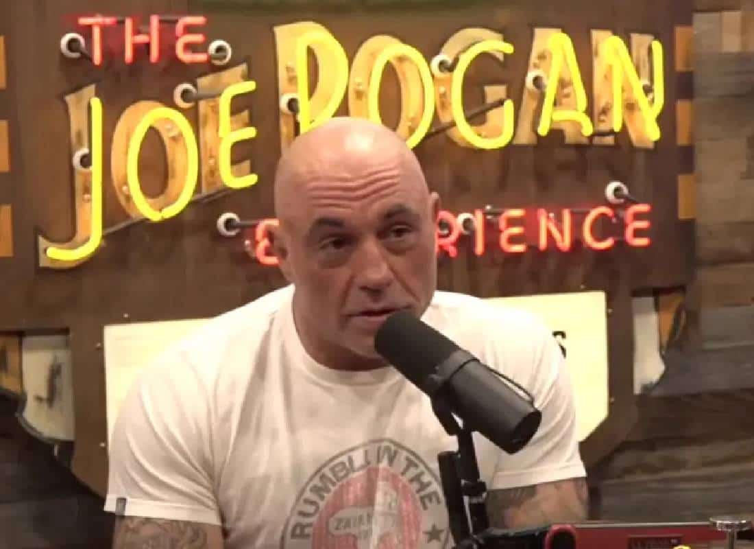 "המלך של הפודקאסטים" מכריע: ג'ו רוגן מעניק תמיכה דרמטית לטראמפ