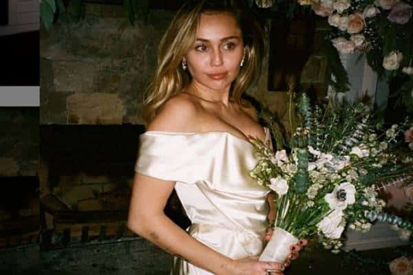 מיילי סיירוס מדגימה: כלה, הכירי את השימושים הנוספים שתוכלי לעשות בזר החתונה שלך 