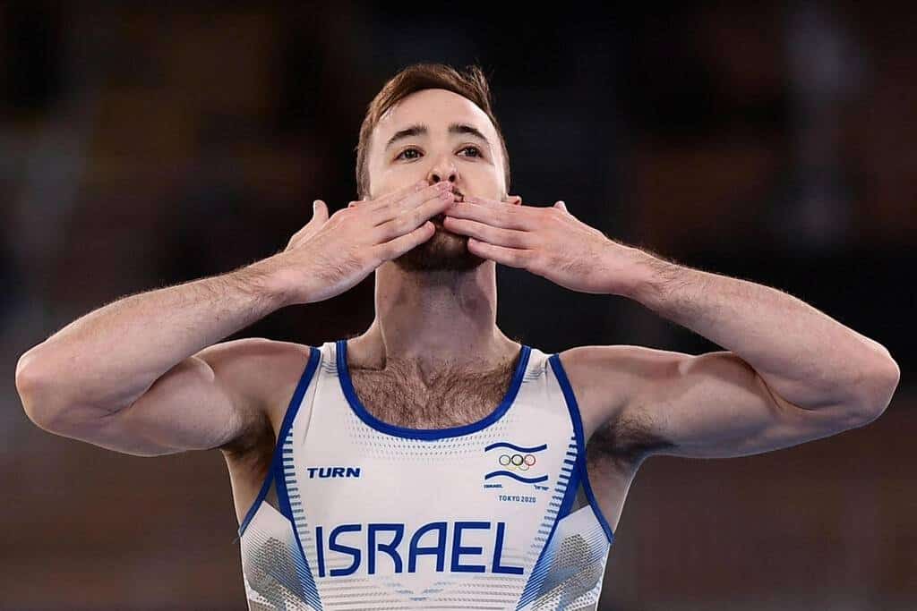 מדליה היסטורית לישראל בטוקיו 2020: ארטיום דולגופיאט זכה במדליית זהב בתרגיל הקרקע בהתעמלות מכשירים