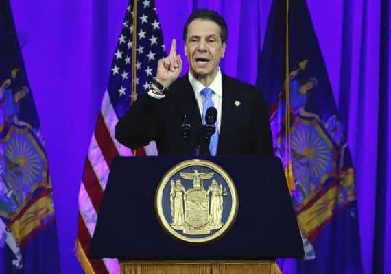 קואומו: ניו יורק תוביל את ההתנגדות לשפל החברתי שהממשל מנצל ומעמיק