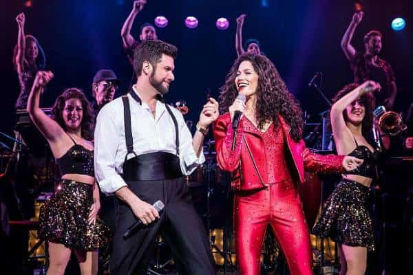 אפ על הרגליים: המחזמר שמזכיר לנו שבאמריקה כל דבר אפשרי 