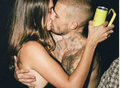 ג'סטין ביבר מודה במשבר בחיי הנישואין באלבום החדש, אבל מתנשק עם היילי ברשתות החברתיות