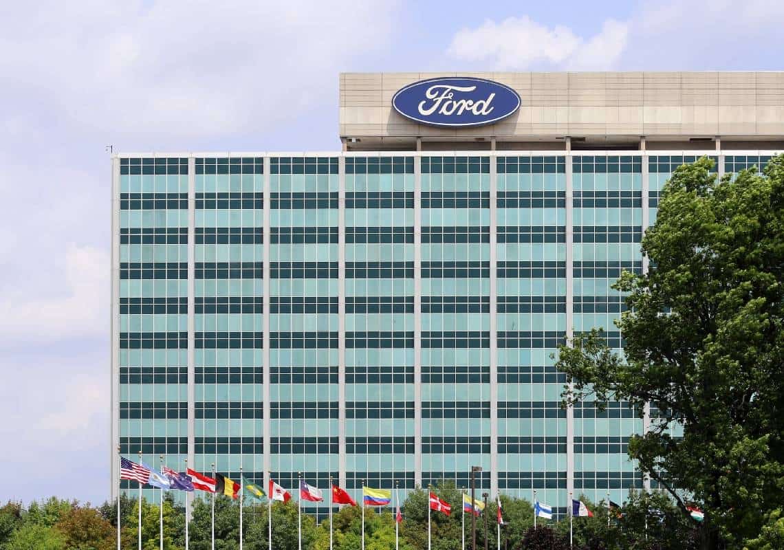 יצרנית המכוניות פורד הכריזה: עשרות אלפי עובדים בארה"ב יחויבו להתחסן