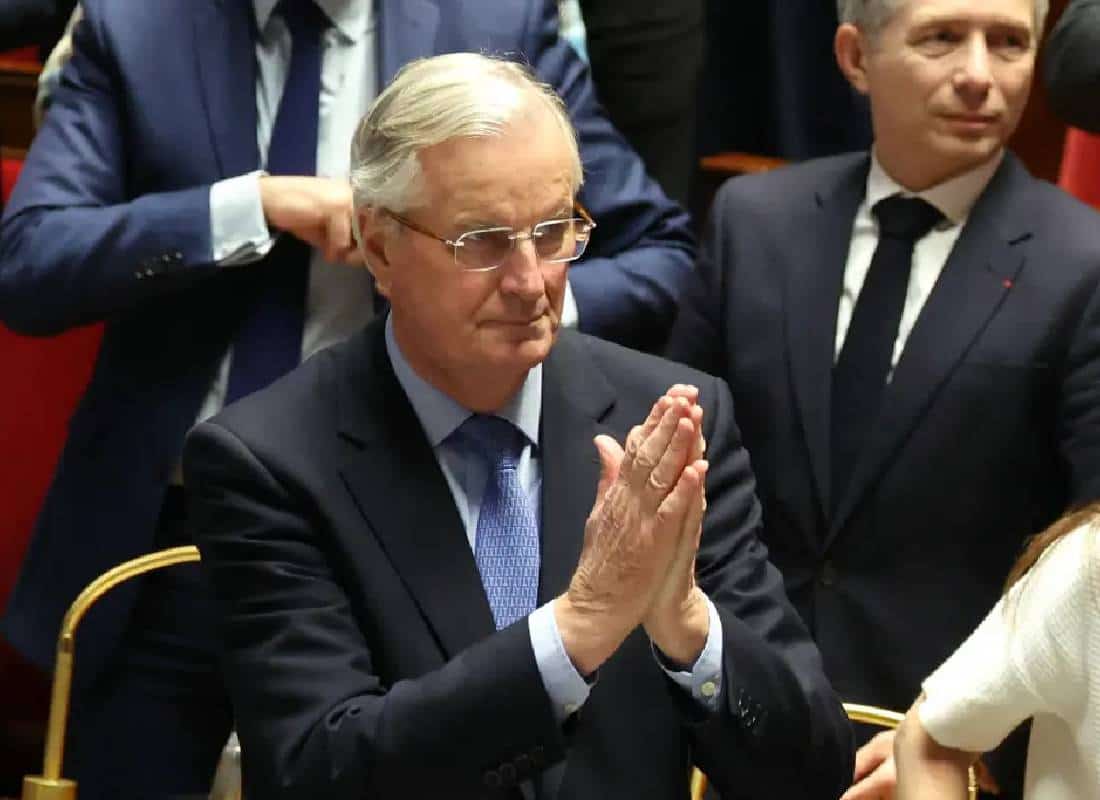 רעידת אדמה פוליטית בצרפת: הפרלמנט הדיח את ראש הממשלה