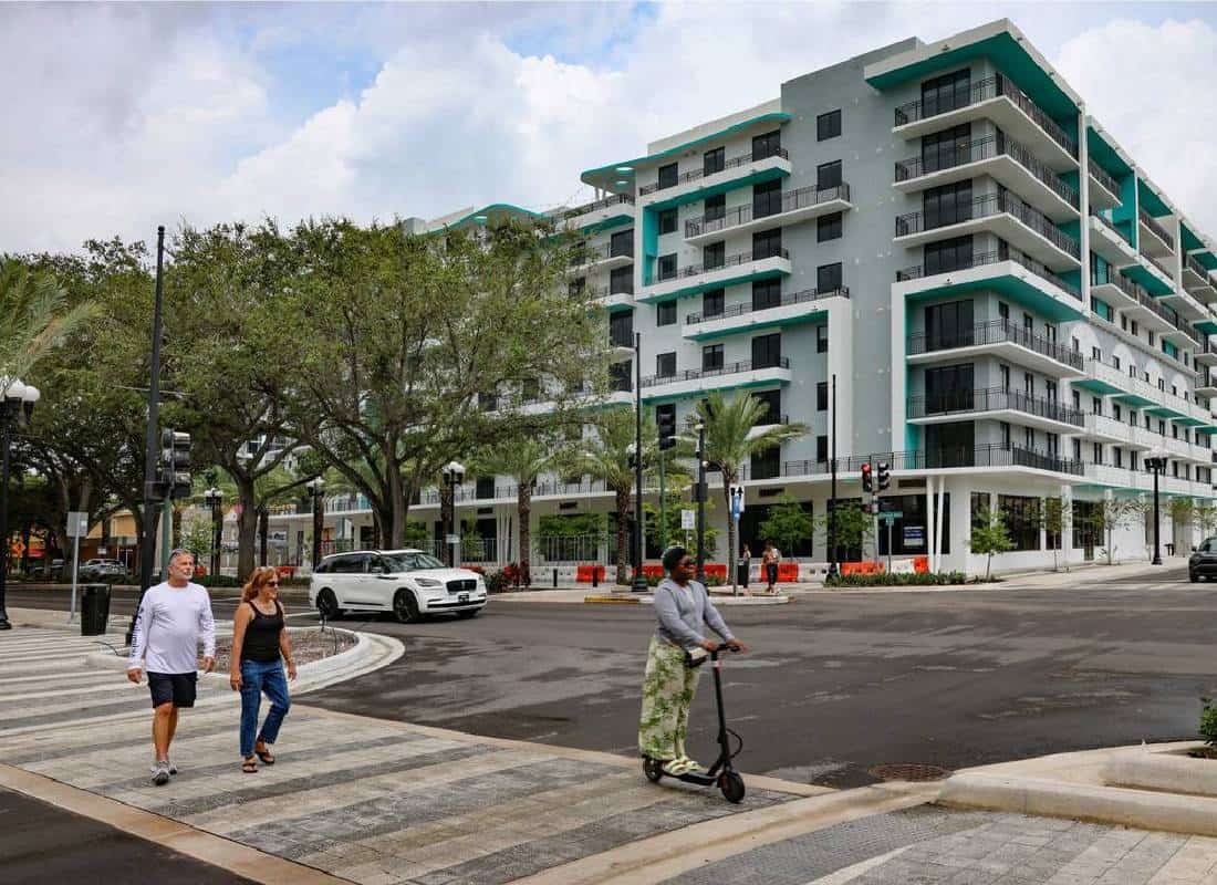 המלכוד של דרום פלורידה: החלום האמריקאי נמוג מול מחירי הנדל"ן המטורפים