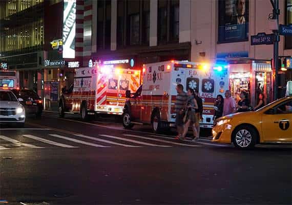 ניו יורק: צעירה נפטרה במהלך בילוי בפאב