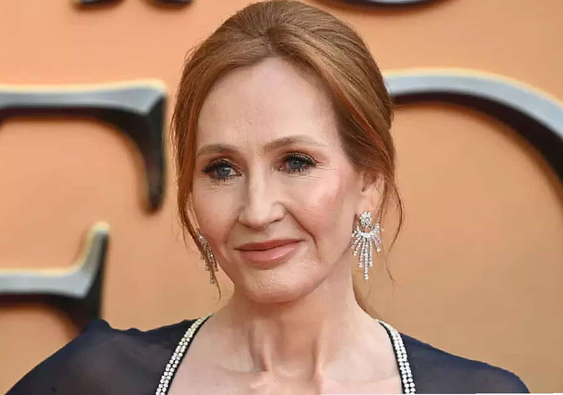 לאחר הסכסוך עם הקהילה הטרנסג'נדרית: ג׳יי קיי רולינג בצעד מפתיע