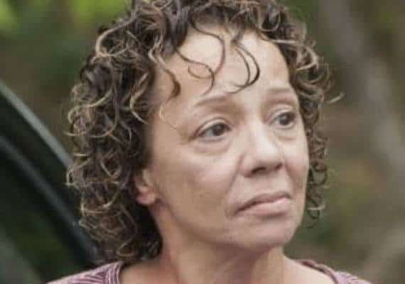 "אני מרגישה כי אני בקושי יכולה לשרוד": אחותה של מאריה קארי מתלוננת כי הכוכבת הפקירה אותה