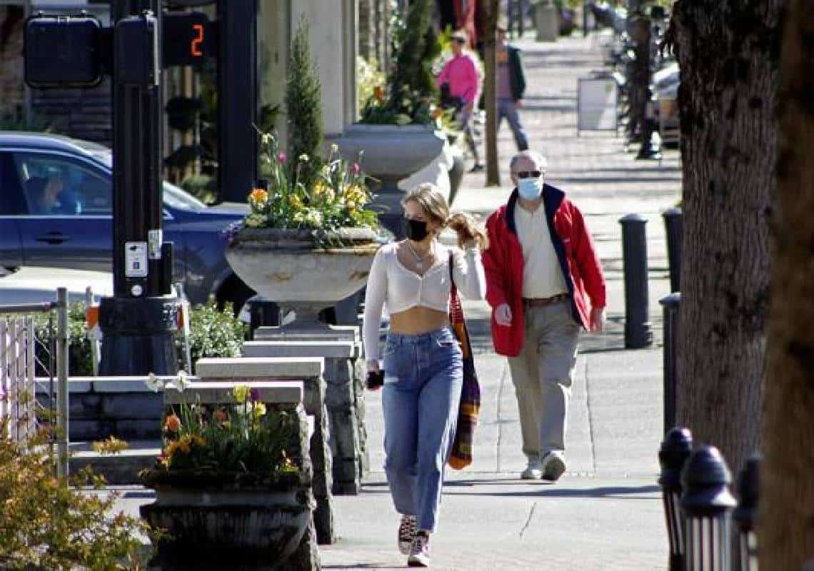 במדינה זו מציעים: "הארכת מנדט עטיית המסכה בלא הגבלת זמן"