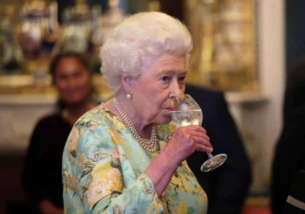 המלכה אליזבת השיקה מותג ג'ין משלה