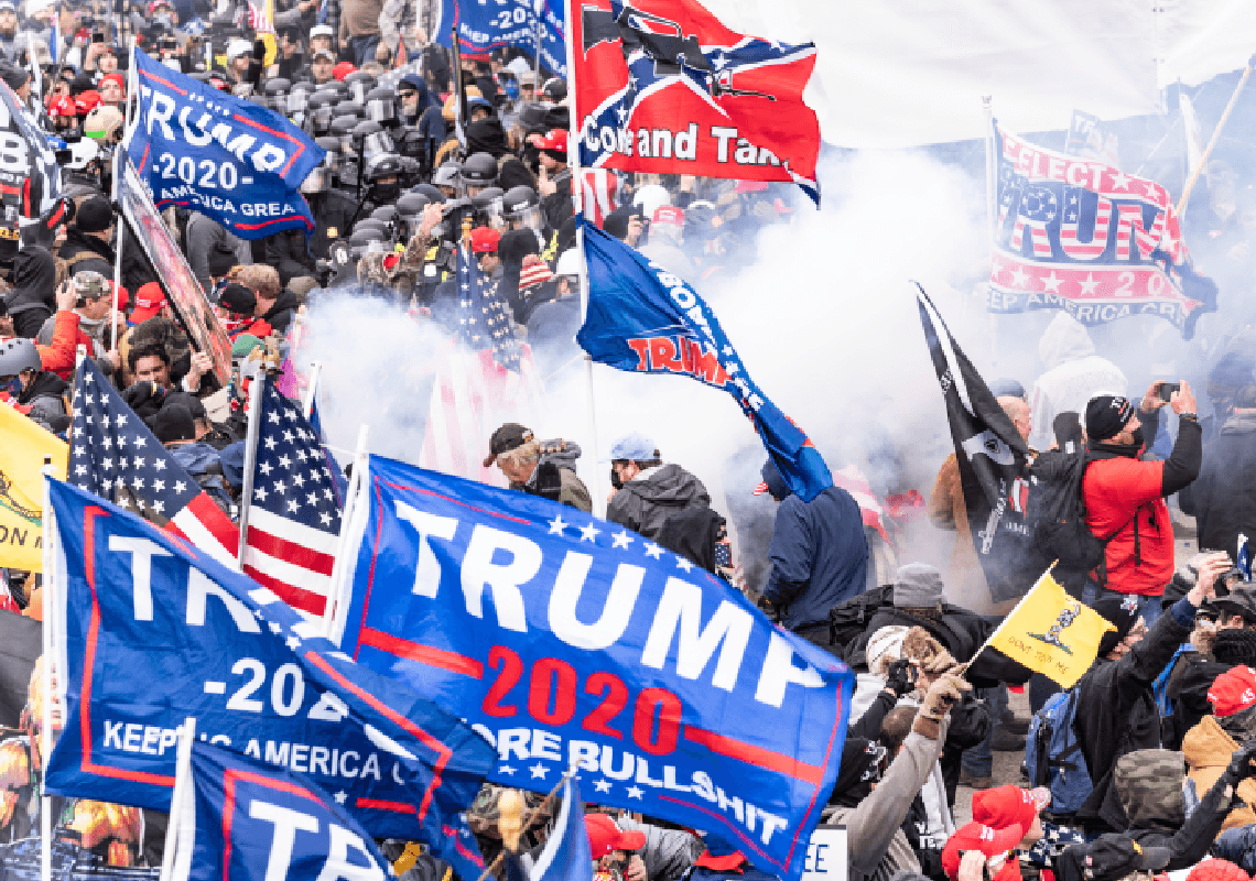 אחד הנאשמים במהומות בקפיטול מבקש לזמן את טראמפ כעד: "הוא הנחה אותי לעשות כך"