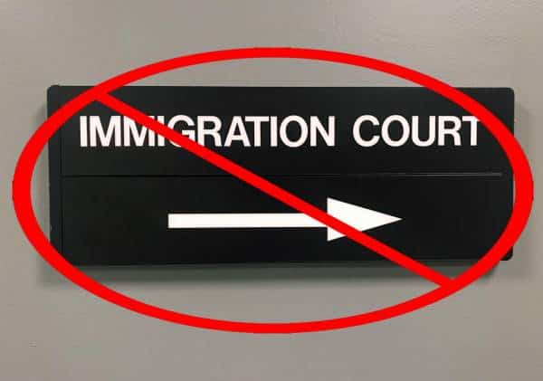 התור לגרין קארד: מהגרים שנפגעו מן ההשבתה עלולים להמתין שנים לתאריך דיון חדש