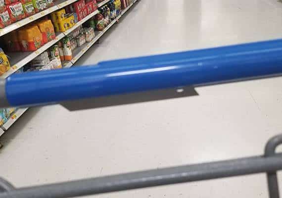 פלורידה: תער הוחבא בידית עגלת קניות בוולמארט