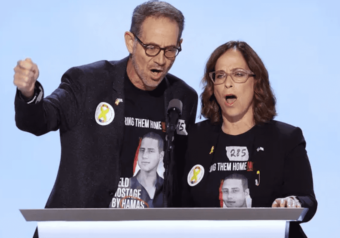 לא יאמן: ה'וושינגטון פוסט' מגנה הורים של חטוף ישראלי – בגלל שלא העבירו ביקורת על ההרס בעזה