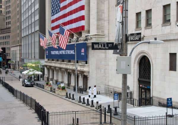 שני צידי המטבע: מדד הנאסד"ק רושם שיא של כל הזמנים, כלכלת ארה"ב נכנסה למיתון בפברואר