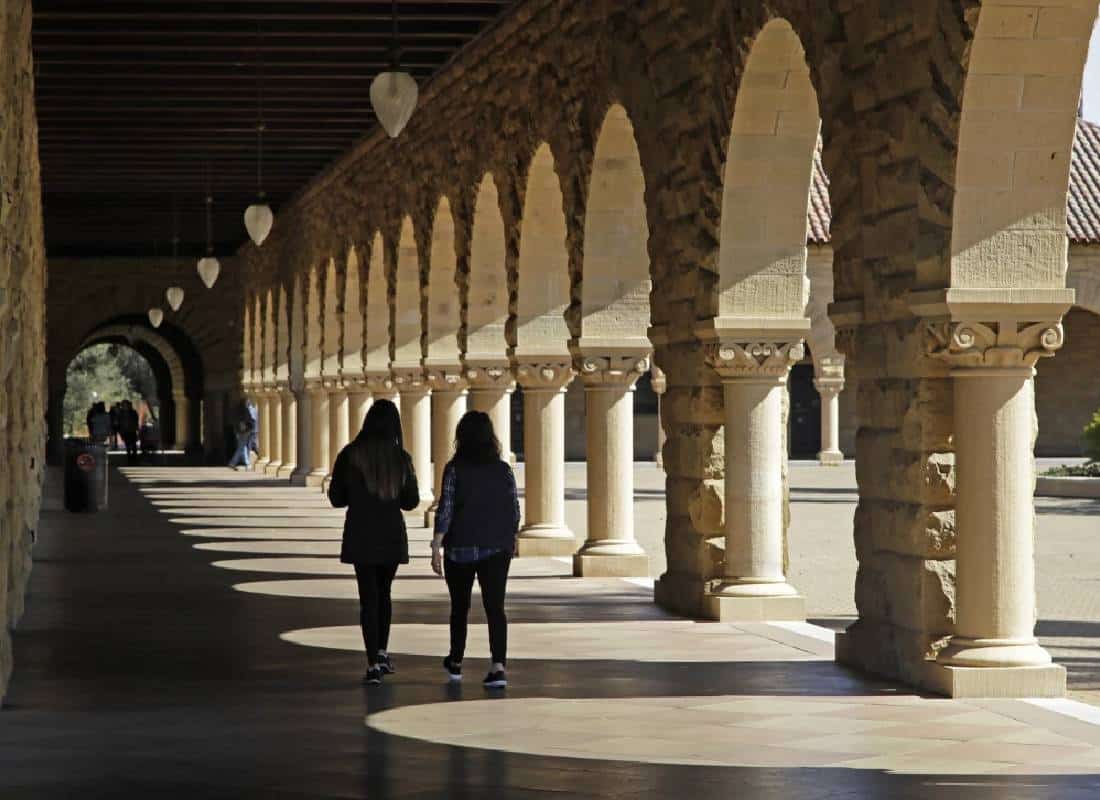 "אל תעזו לצאת": אוניברסיטאות ארה"ב מזהירות סטודנטים בינלאומיים מנסיעות לחו"ל