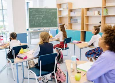 האמריקאים מפסיקים ללדת — ובתי הספר משלמים את המחיר
