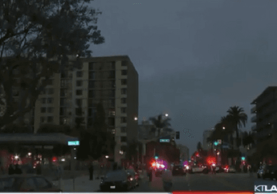 הירי בבית האבות בלונג ביץ': בן 77 נעצר בחשד לרצח, ניסיון לרצח והצתה