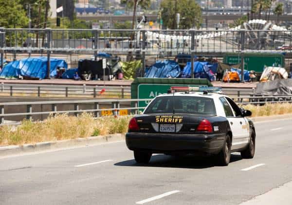 לוס אנג'לס מציגה: התכנית לפינוי אלפי הומלסים מהרחובות