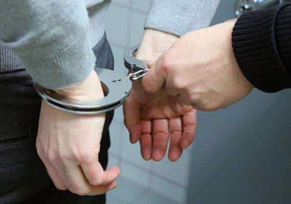 קליפורניה: ארבעה נערים חשודים שביצעו מעשי שוד חמושים - בעזרת המכוניות של הוריהם