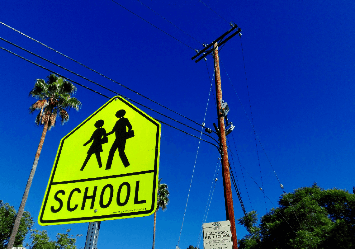 מושל קליפורניה שוקל להחיל חובת חיסונים לתלמידים בבתי ספר ברחבי המדינה