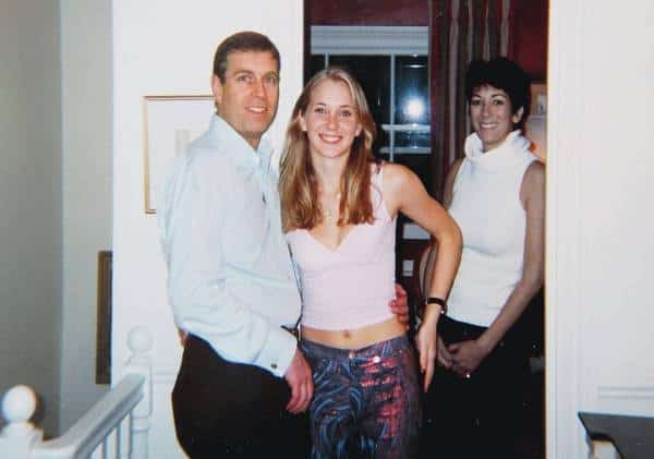 "האמבטיה קטנה מידי": מקסוול מתנערת מטענות שפחת המין של אפשטיין בנוגע לסקס בשירותים עם הנסיך אנדרו