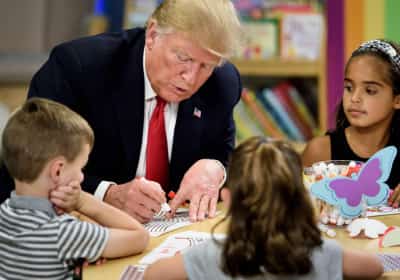 הבית הלבן השיק את 'חשבונות טראמפ': תוכנית חיסכון שתעניק אלף דולר לכל ילד אמריקאי