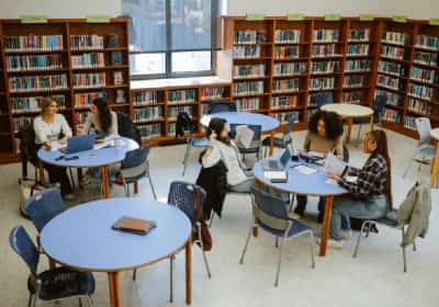 מכה למיליוני תלמידים בקליפורניה: המדינה ביטלה לפתע תוכנית לימודים מרכזית