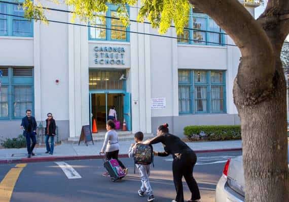 לוס אנג'לס: גורמים בעירייה מעלים הילוך במאבק למניעת אירועי ירי בבתי הספר