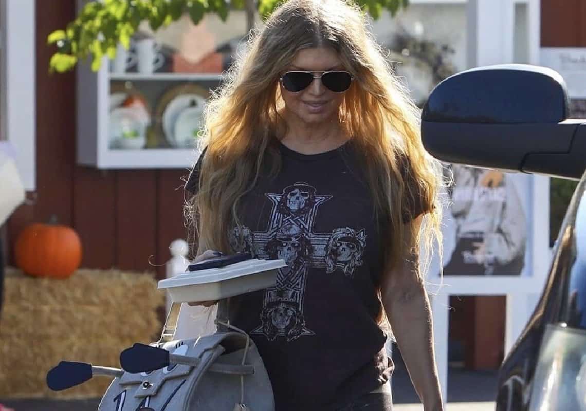 עייפה ומרוחקת: כך נתפסה הזמרת פרגי בעדשת הפפראצי 