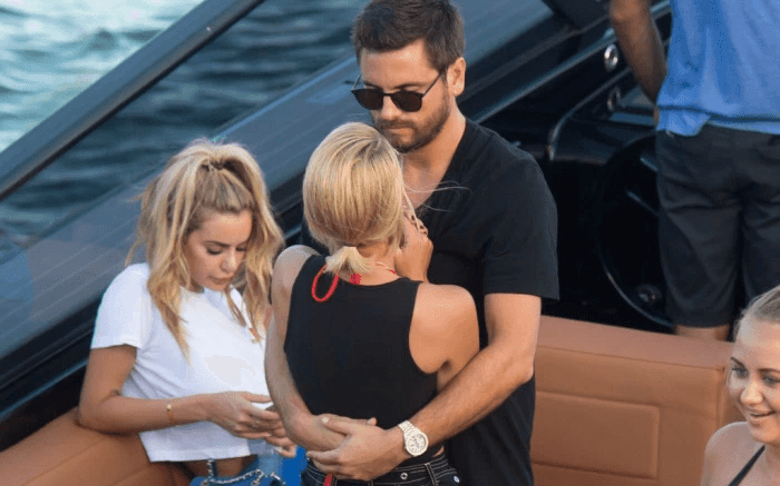 סקוט דיסיק חוגג 20 קיצים לבת הזוג סופיה ריצ'י במקסיקו הלוהטת